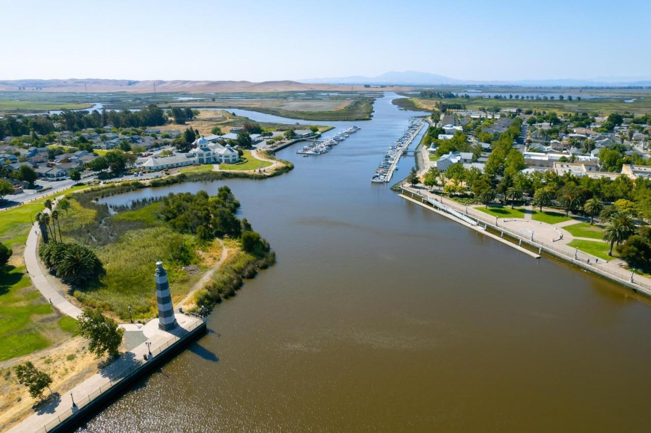 Holiday Inn Express & Suites - Suisun City By Ihg エクステリア 写真