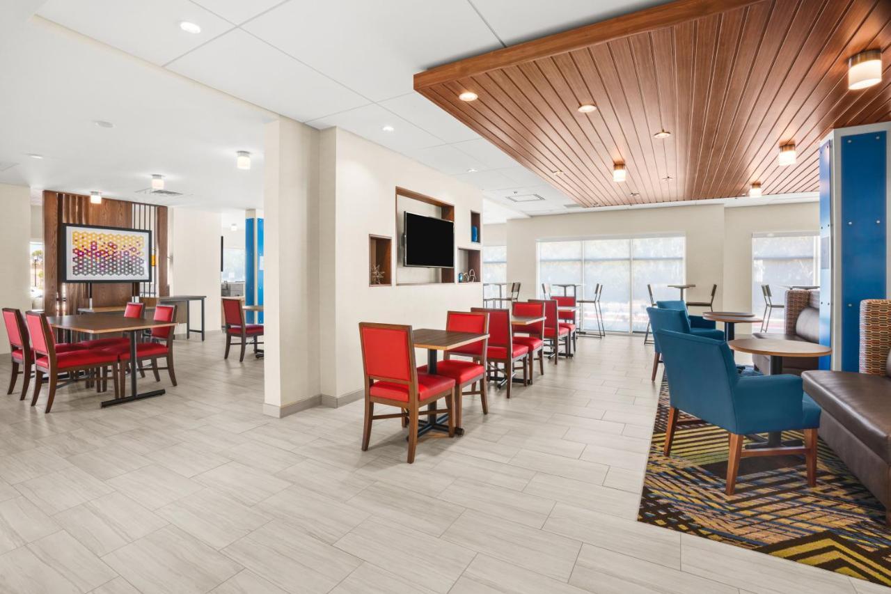 Holiday Inn Express & Suites - Suisun City By Ihg エクステリア 写真