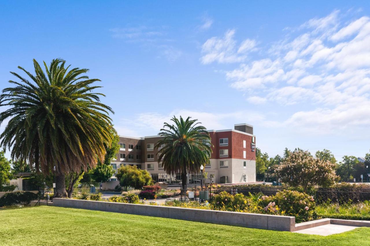 Holiday Inn Express & Suites - Suisun City By Ihg エクステリア 写真