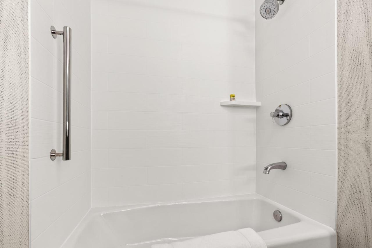 Holiday Inn Express & Suites - Suisun City By Ihg エクステリア 写真
