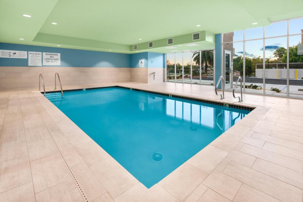 Holiday Inn Express & Suites - Suisun City By Ihg エクステリア 写真
