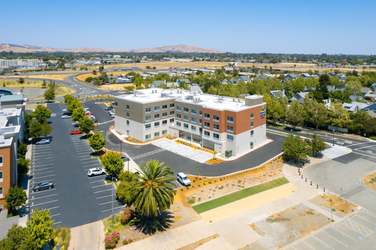 Holiday Inn Express & Suites - Suisun City By Ihg エクステリア 写真