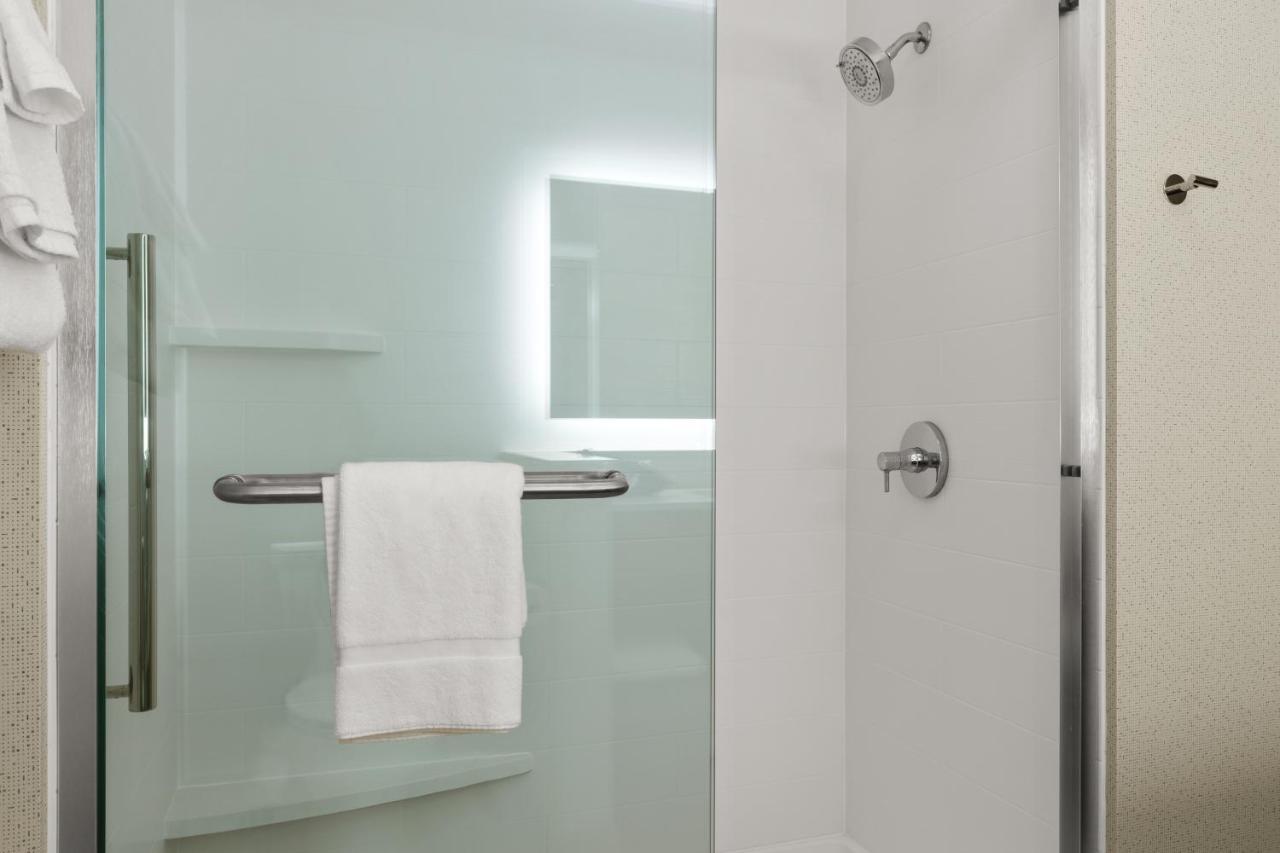 Holiday Inn Express & Suites - Suisun City By Ihg エクステリア 写真